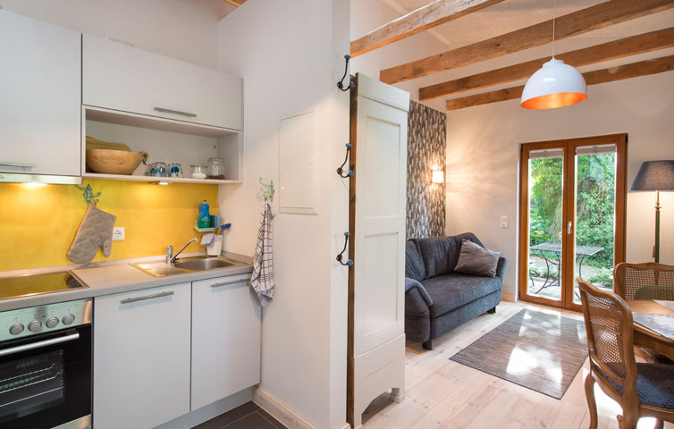 kitchen and living-/sleeping space